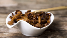 Cogumelo shimeji frito na manteiga