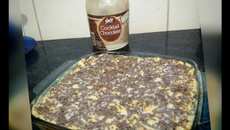 Torta de bolachas com licor de chocolate e pudim de caixinha (sem nata e ovos)