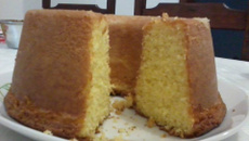 Bolo de laranja com calda