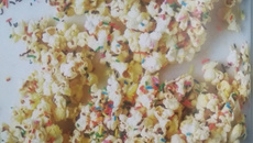 Pipoca de Aniversário com Chocolate Branco 