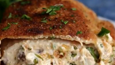 Peito de frango recheado à milanesa