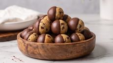 Cookie bolinha com casquinha de chocolate: tão irresistível que é difícil parar de comer
