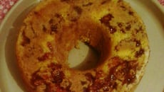 Bolo de fubá cremoso com goiabada