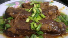 Peito de boi cozido com molho