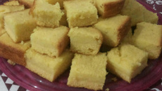 Bolo de fubá cremoso