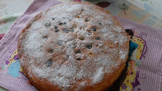 BOLO RÁPIDO com LINHAÇA, NATA E UVA PASSA