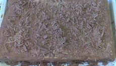 Bolo de prestígio com ganache de chocolate