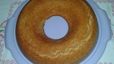 Bolo de mandioca com coco ralado simples