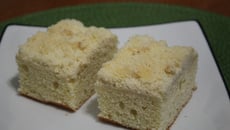 Cuca simples com farofa