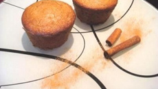 Muffins de maçã com uvas passas