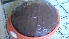 Bolo de chocolate com recheio de doce de leite