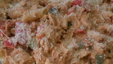 Macarrão penne com frango desfiado