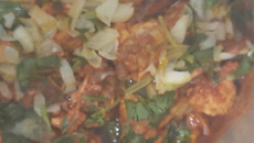 Frango ao molho de extrato de tomate e suco de limão 