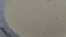 Gelatina cremosa refrescante de abacaxi