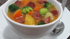 Sopa de mandioquinha, abóbora, batata e brócolis