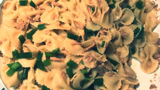 Macarrão de atum ao shoyo