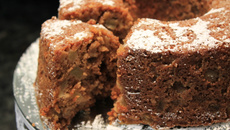 Bolo de granola com maçã e banana