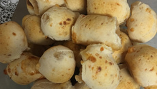 Pão de queijo rápido, fácil e barato