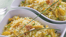 Arroz com frango e amêndoas