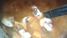 Canja de galinha na panela de pressão