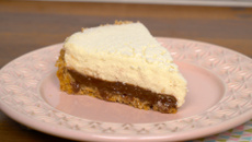 Torta de leite em pó com creme de avelã
