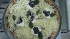 Massa de pizza fácil e deliciosa