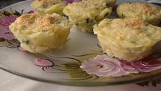 Croquetes de aipim (mandioca) em fôrmas de empada