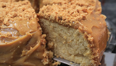 Bolo junino de paçoca