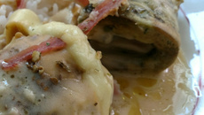 Enroladinhos de berinjela com presunto/queijo e molho 4 queijos