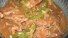 Carne cozida ao molho de cerveja