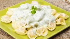 Capeletti ao molho de salsa