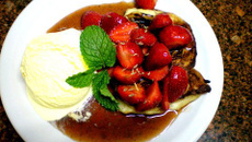 Panqueca de queijo cottage com morango