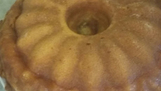 Bolo de Milhor cremoso no meio