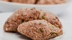 Quibe cru com toque brasileiro 