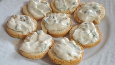 Patê de queijo com cebola