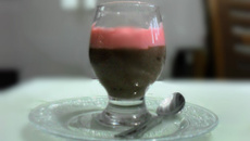 Creme sensação morango com chocolate