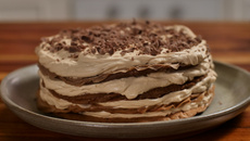 Bolo-panqueca de banana com café