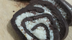 Rocambole de chocolate e coco