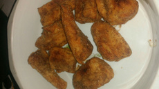 Cação à milanesa ao molho tártaro