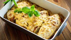 Peito de frango com molho branco e alecrim