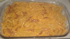 Macarrão com calabresa ao molho de cheddar