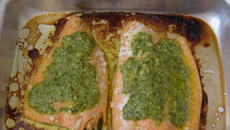 Salmão ao molho pesto