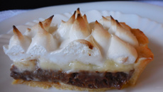 Torta de doce de banana e creme de coco