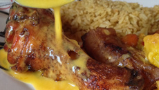 Frango ao molho de maracujá com pêras