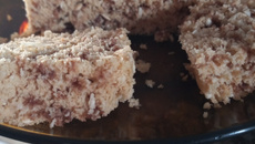 Bolo de amendoim com coco (caneca)