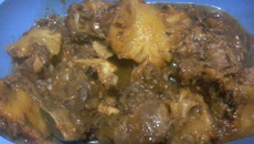 Costela na panela de pressão com fatias de abacaxi