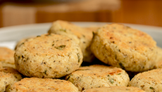 Bolinho de arroz com frango e aveia