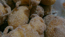 Bolinhos fritos para o café