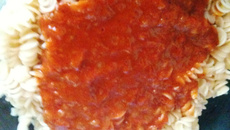 Macarrão ao molho vermelho