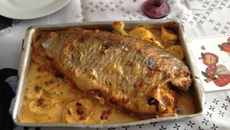 Peixe assado ao vinagrete com leite de coco e requeijão